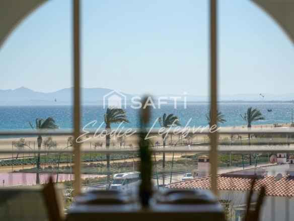 Imagen 1 de Magnífico dúplex reformado de 95 m² con vistas al canal y al mar