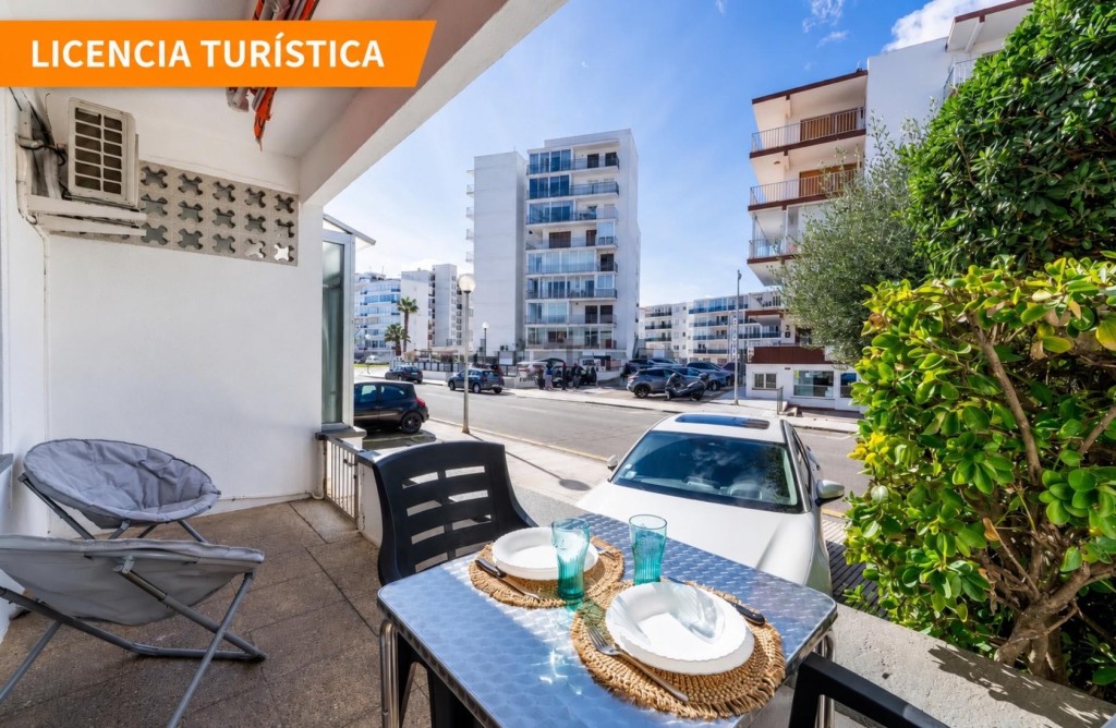 Imagen 1 de Apartamento con licencia turística a 1 minuto del mar – Roses (Costa Brava)