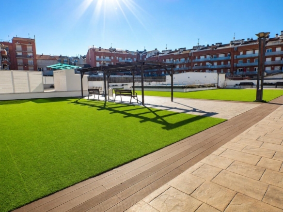 con piscina comunitaria en zona Sagrada Familia de Manresa