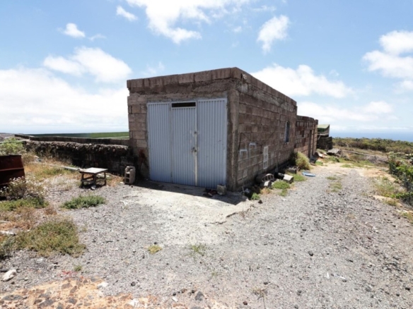 Imagen 4 de Terreno rústico con varias construcciones en Granadilla.