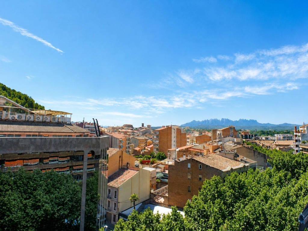 Imagen 1 de Exclusivo piso con vistas a Montserrat en pleno centro de Manresa
