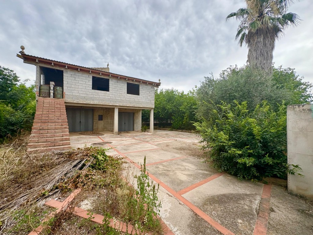 Imagen 2 de Finca con casa para terminar y nave en Jesús