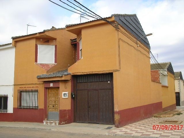 Imagen 1 de Casa-Chalet en Venta en Quintanar Del Rey Cuenca