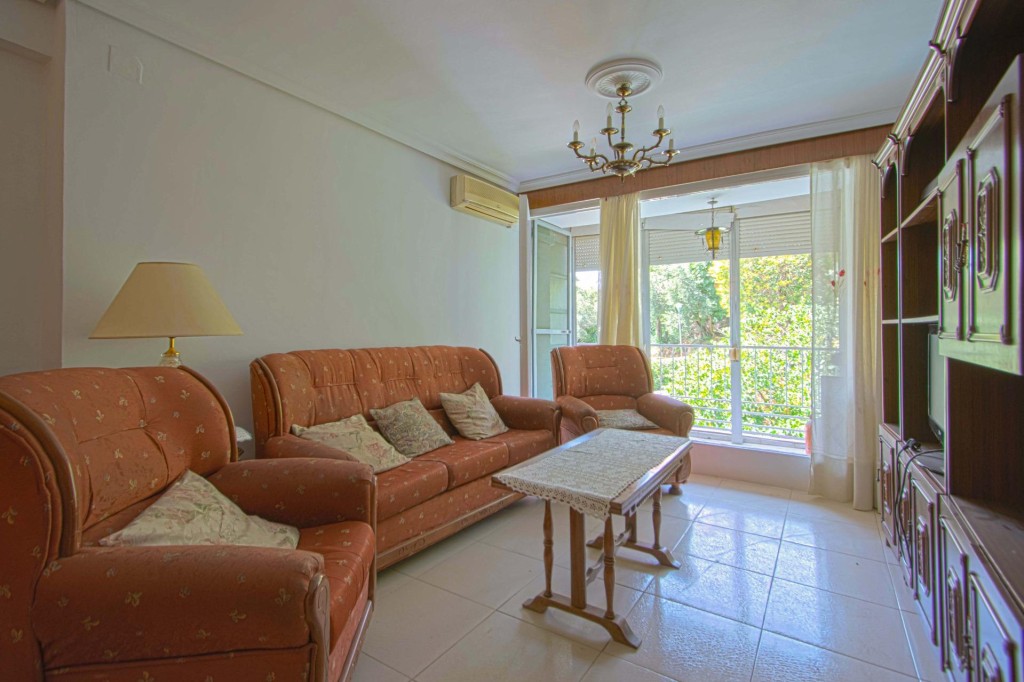Imagen 2 de Piso con muchas posibilidades en San Juan de Aznalfarache!!!