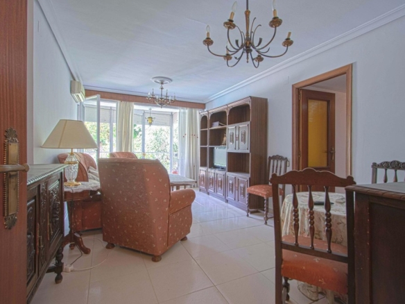 Imagen 3 de Piso con muchas posibilidades en San Juan de Aznalfarache!!!