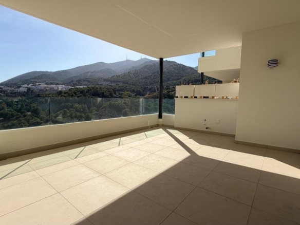 Imagen 2 de APARTAMENTO con 2 dormitorios y amplia terraza con VISTAS AL MAR