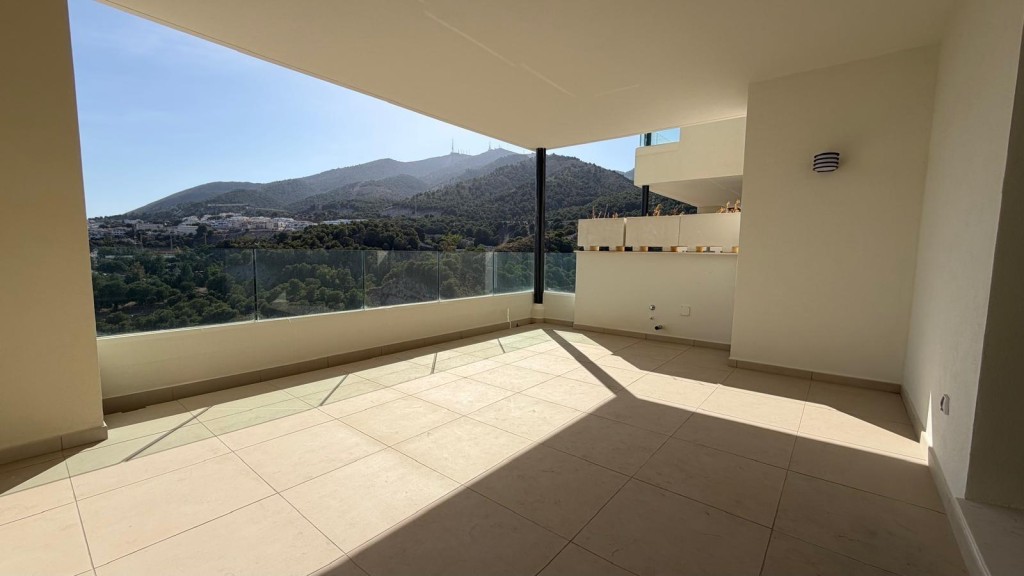 Imagen 2 de APARTAMENTO con 2 dormitorios y amplia terraza con VISTAS AL MAR