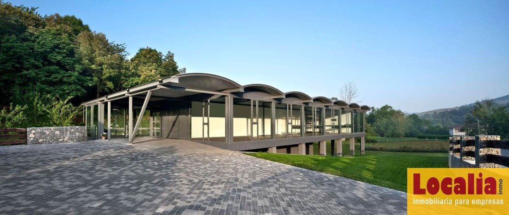 Imagen 2 de Venta de singular nave con terreno en Ramales
