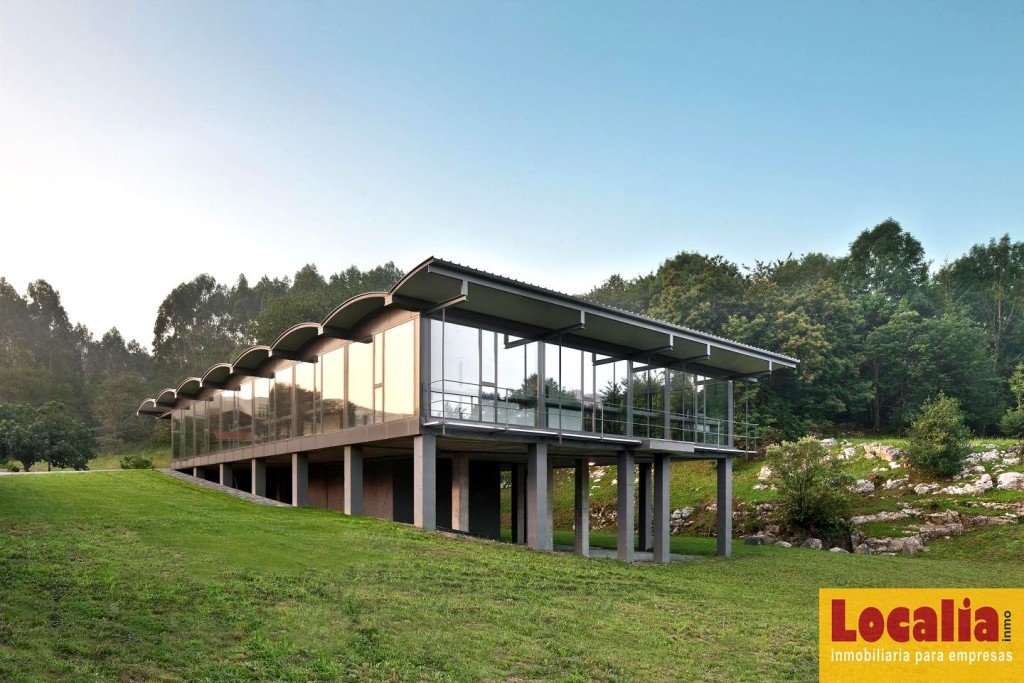 Imagen 1 de Venta de singular nave con terreno en Ramales