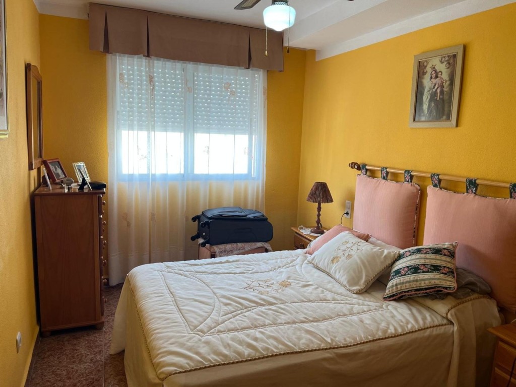 Imagen 2 de DESPIERTA CADA DÍA CON VISTAS AL MAR – APARTAMENTO CON PISCINA Y GARAJE A 200 METROS DE LA PLAYA