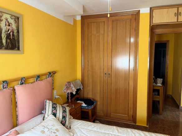 Imagen 4 de DESPIERTA CADA DÍA CON VISTAS AL MAR – APARTAMENTO CON PISCINA Y GARAJE A 200 METROS DE LA PLAYA