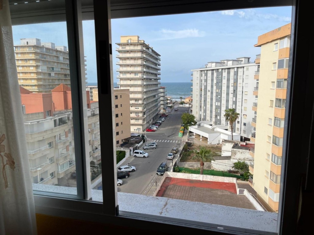 Imagen 1 de DESPIERTA CADA DÍA CON VISTAS AL MAR – APARTAMENTO CON PISCINA Y GARAJE A 200 METROS DE LA PLAYA