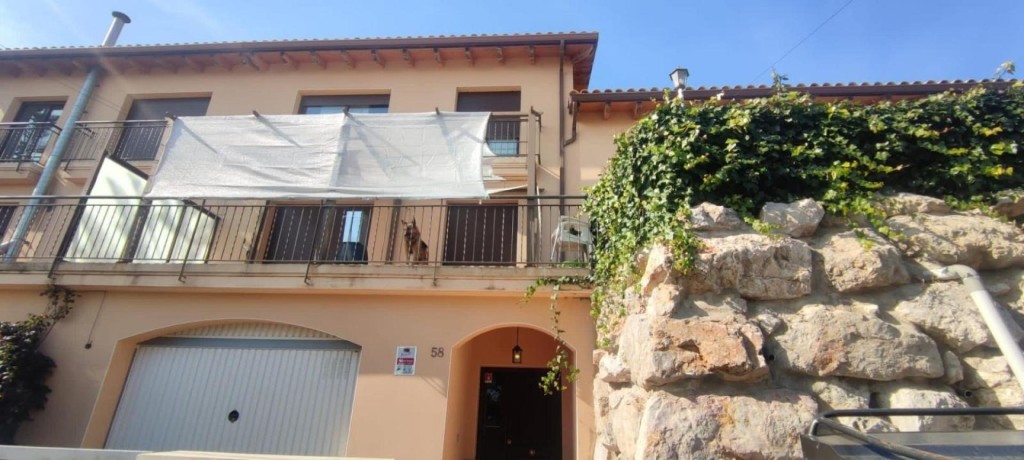Imagen 2 de Casa esquinera con vistas al mar y lista para vivir