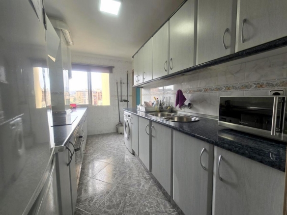 Imagen 1 de AMPLIO PISO Y LUMINOSO CON 3 DORMITORIOS