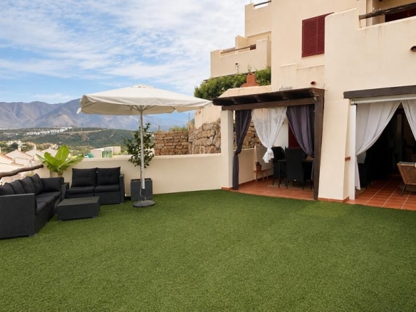 GRAN TERRAZA Y SENSACIÓN DE VIVIR EN UNA CASA.