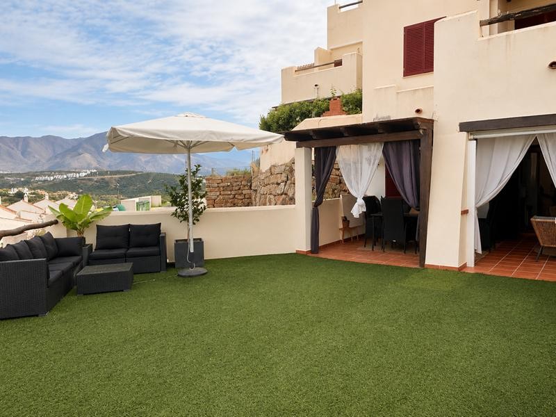 GRAN TERRAZA Y SENSACIÓN DE VIVIR EN UNA CASA.