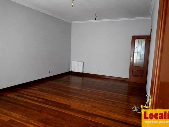 Imagen 1 de Vivienda con restaurante y aparcamiento