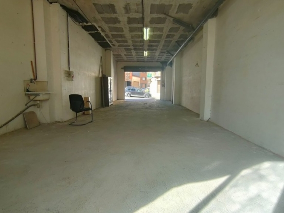 Imagen 2 de LOCAL DE 80 M2 CON PUERTA AUTOMÁTICA Y MUELLE DE CARGA EN ALQUILER ZONA INEM