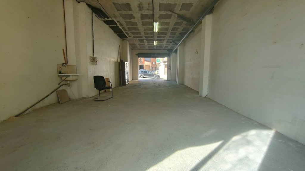 Imagen 2 de LOCAL DE 80 M2 CON PUERTA AUTOMÁTICA Y MUELLE DE CARGA EN ALQUILER ZONA INEM