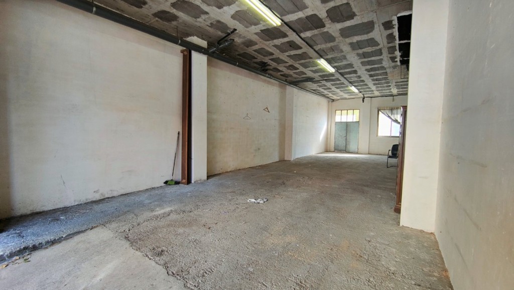 Imagen 3 de LOCAL DE 80 M2 CON PUERTA AUTOMÁTICA Y MUELLE DE CARGA EN ALQUILER ZONA INEM