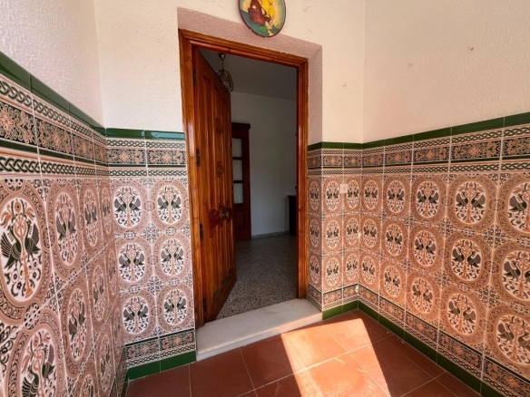 Imagen 2 de Estupenda casa adosada en el centro de Aznalcázar!!!