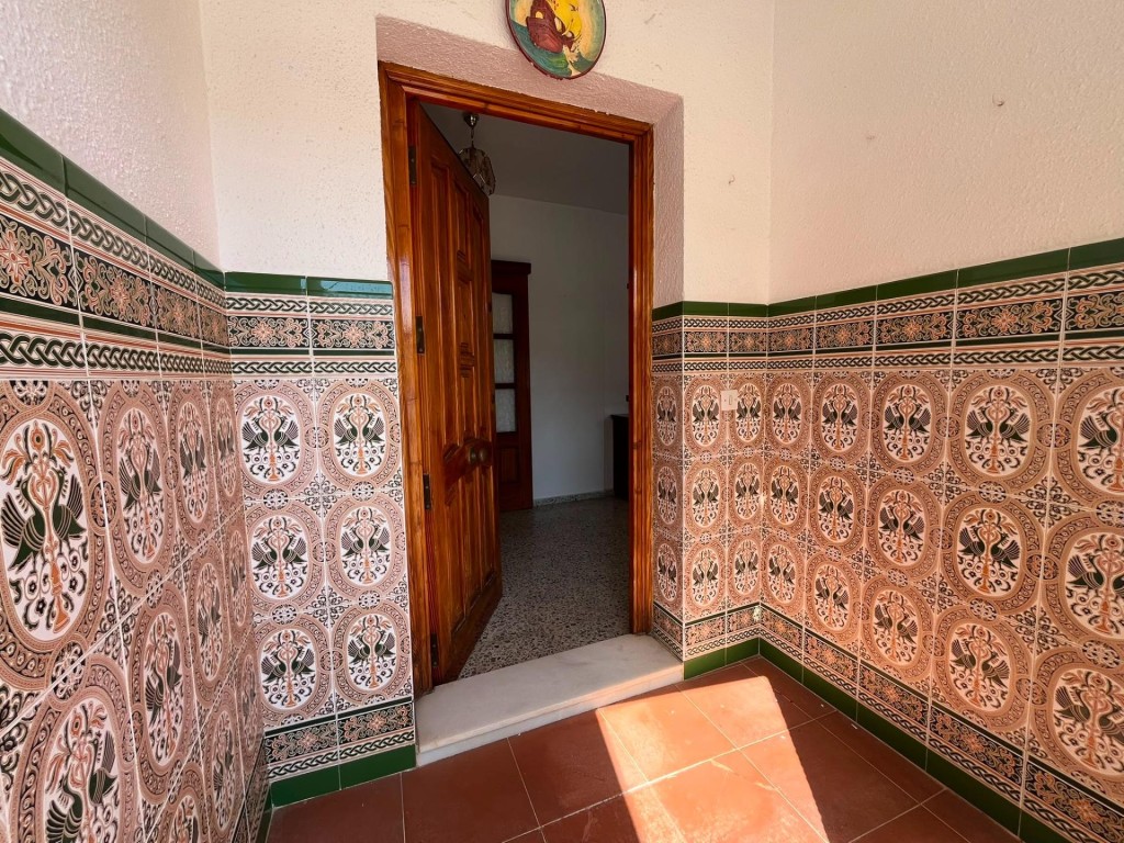 Imagen 2 de Estupenda casa adosada en el centro de Aznalcázar!!!