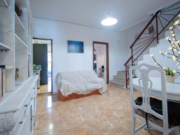 Imagen 2 de Gran casa en Bellavista con gran potencial!!!