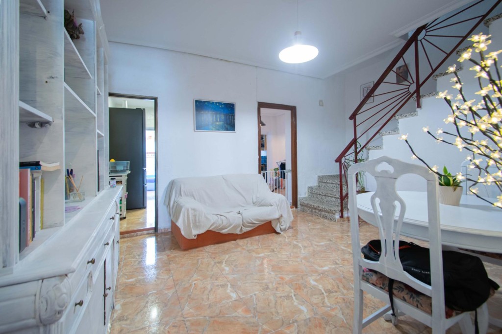 Imagen 2 de Gran casa en Bellavista con gran potencial!!!