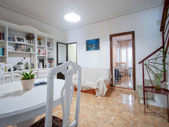 Imagen 4 de Gran casa en Bellavista con gran potencial!!!