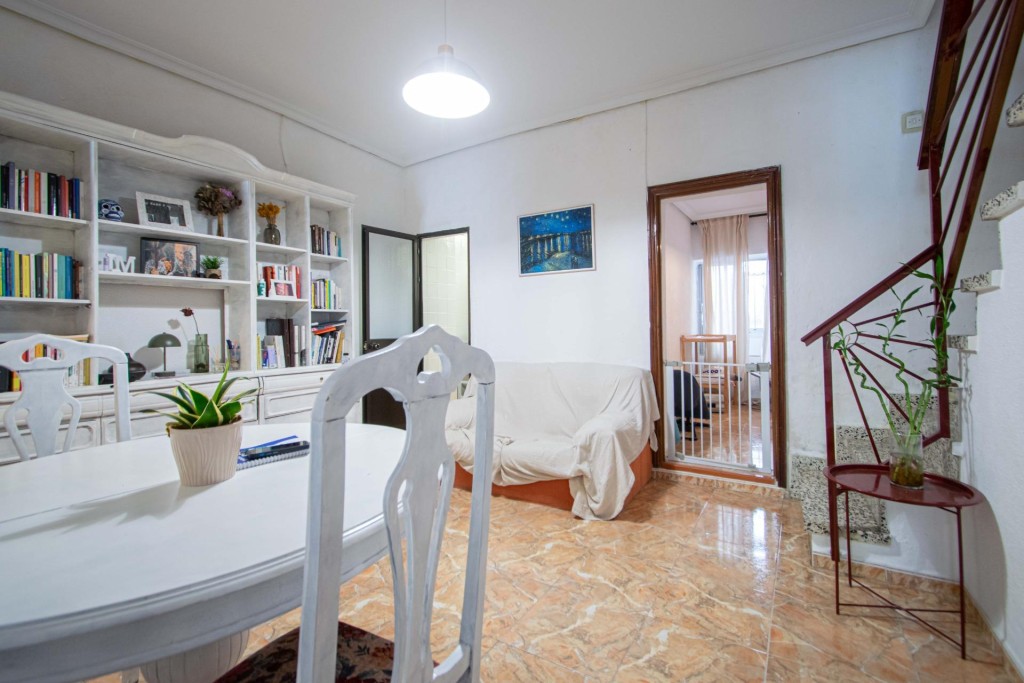 Imagen 4 de Gran casa en Bellavista con gran potencial!!!