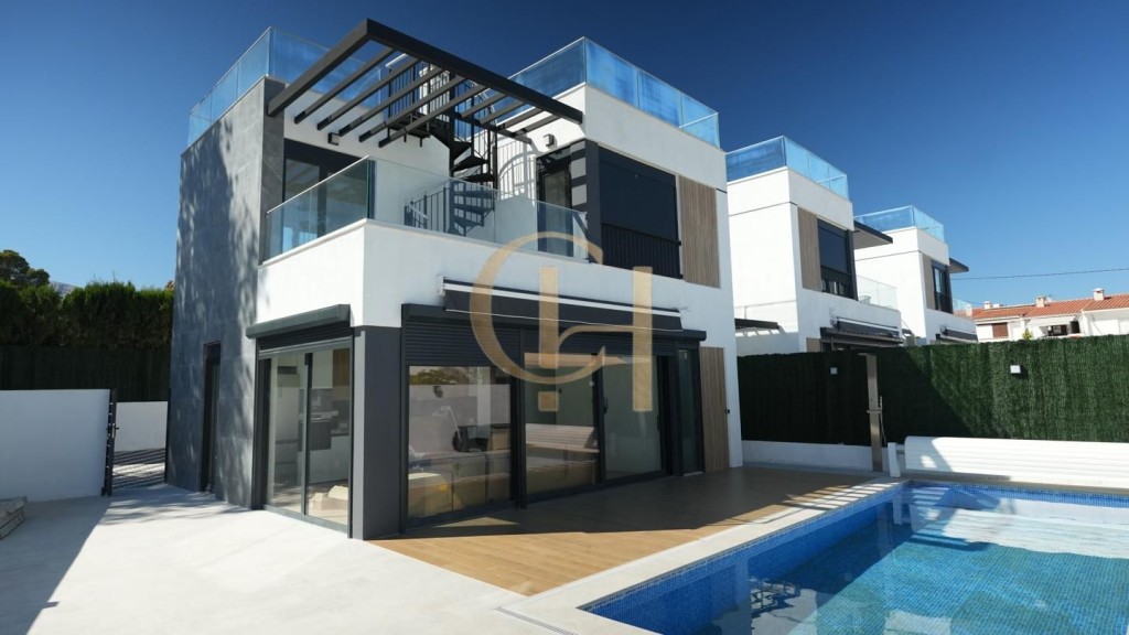 Imagen 2 de Exclusiva Villa de Diseño Contemporáneo con Piscina Privada y Vistas al Mar en La Nucía