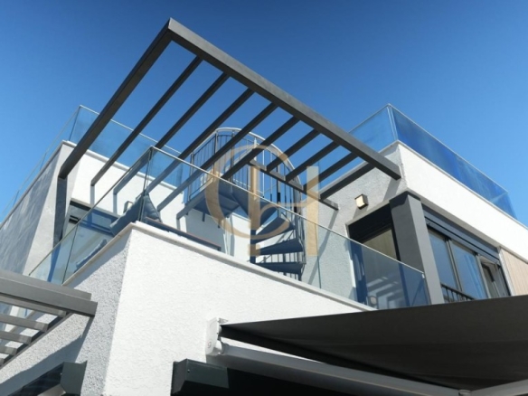 Imagen 4 de Exclusiva Villa de Diseño Contemporáneo con Piscina Privada y Vistas al Mar en La Nucía
