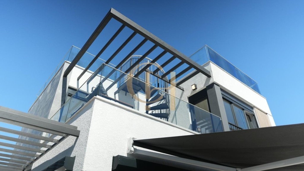 Imagen 4 de Exclusiva Villa de Diseño Contemporáneo con Piscina Privada y Vistas al Mar en La Nucía