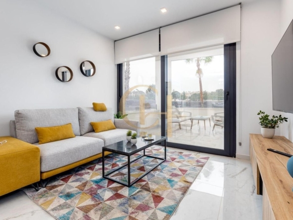 Imagen 2 de Precioso Bungalow con su modernidad y sostenibilidad en Torrevieja.