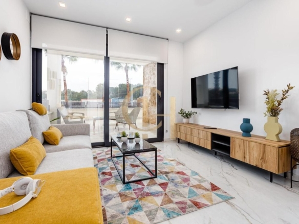Imagen 1 de Precioso Bungalow con su modernidad y sostenibilidad en Torrevieja.