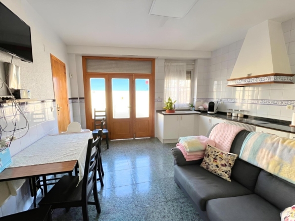 Imagen 3 de En venta fantástica planta baja de 4 habitaciones en Moncofa playa.