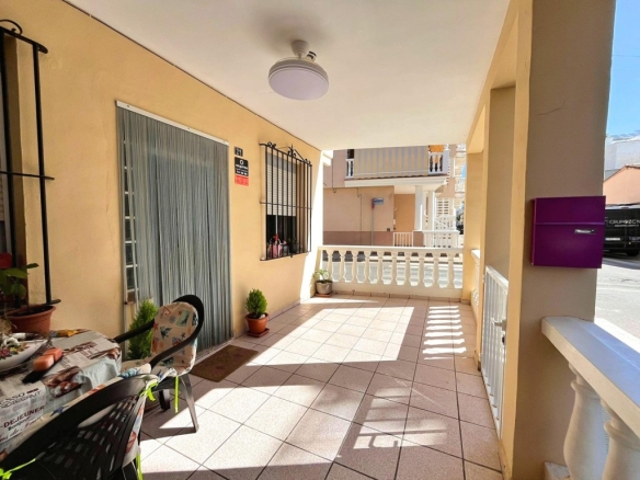 Imagen 4 de En venta fantástica planta baja de 4 habitaciones en Moncofa playa.