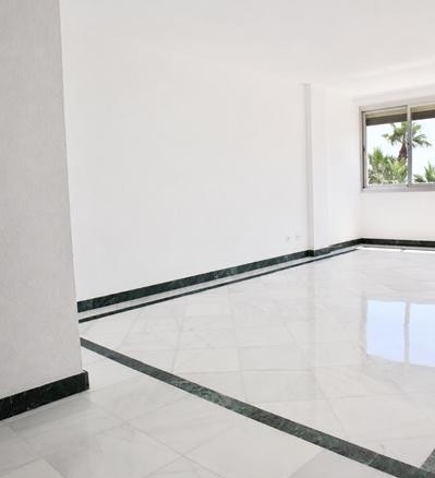 Imagen 3 de ESPECTACULAR PISO DE 4 DORMITORIOS EN EL PASEO MARÍTIMO DE ESTEPONA