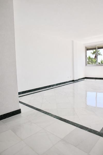 Imagen 3 de ESPECTACULAR PISO DE 4 DORMITORIOS EN EL PASEO MARÍTIMO DE ESTEPONA