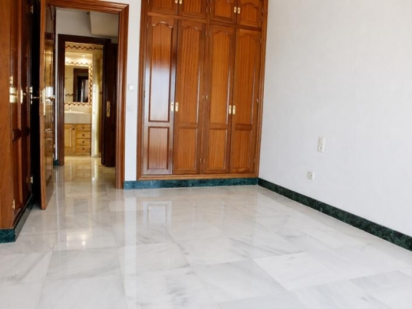 Imagen 4 de ESPECTACULAR PISO DE 4 DORMITORIOS EN EL PASEO MARÍTIMO DE ESTEPONA