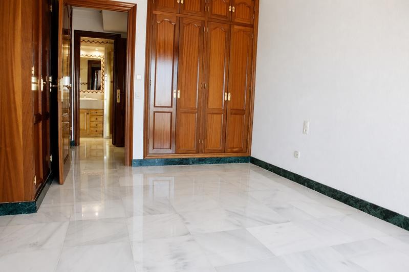 Imagen 4 de ESPECTACULAR PISO DE 4 DORMITORIOS EN EL PASEO MARÍTIMO DE ESTEPONA