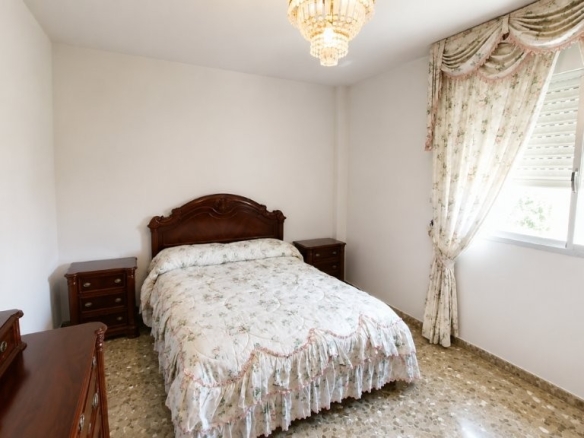 Imagen 2 de AMPLIA VIVIENDA CON GARAJE EN NUEVA MÁLAGA
