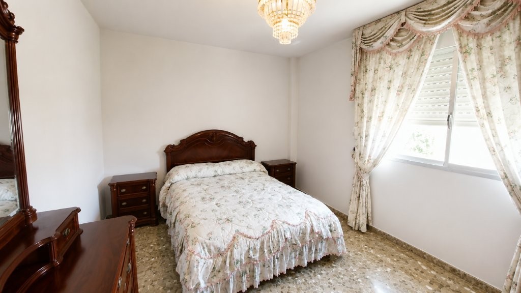 Imagen 2 de AMPLIA VIVIENDA CON GARAJE EN NUEVA MÁLAGA