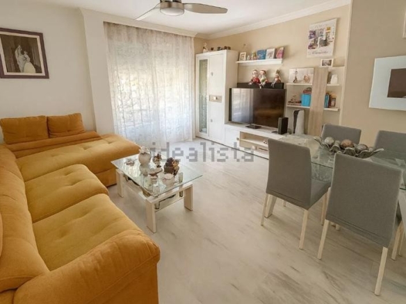 Imagen 2 de PISO DE 3 HAB. CON PISCINA Y TRASTERO - AVDA. ANDALUCÍA