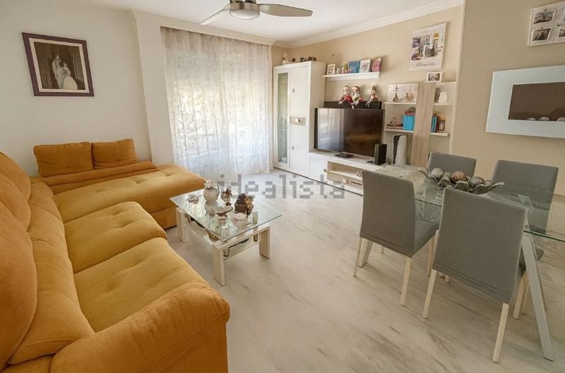 Imagen 2 de PISO DE 3 HAB. CON PISCINA Y TRASTERO - AVDA. ANDALUCÍA