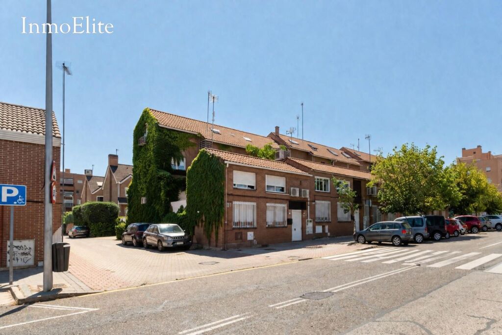 Imagen 1 de Chalet Adosado en Madrid
