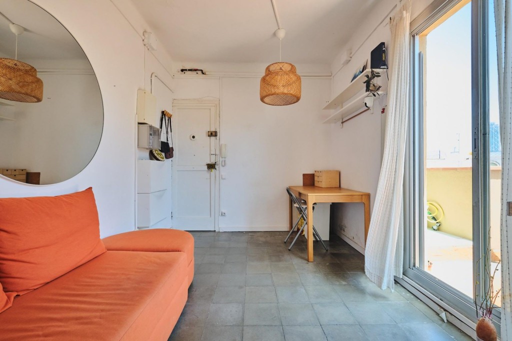 Imagen 2 de ACOGEDOR ÁTICO CON 13M2 DE TERRAZA PRIVADA UBICADO A 200 METROS DE LA PLAYA.