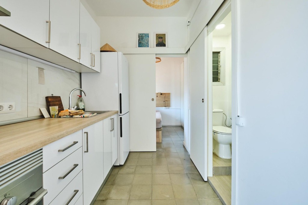 Imagen 4 de ACOGEDOR ÁTICO CON 13M2 DE TERRAZA PRIVADA UBICADO A 200 METROS DE LA PLAYA.