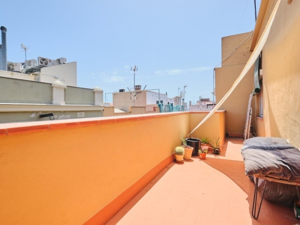 po-1268626-imagen - El Club del Propietario Imagen 1 de ACOGEDOR ÁTICO CON 13M2 DE TERRAZA PRIVADA UBICADO A 200 METROS DE LA PLAYA.