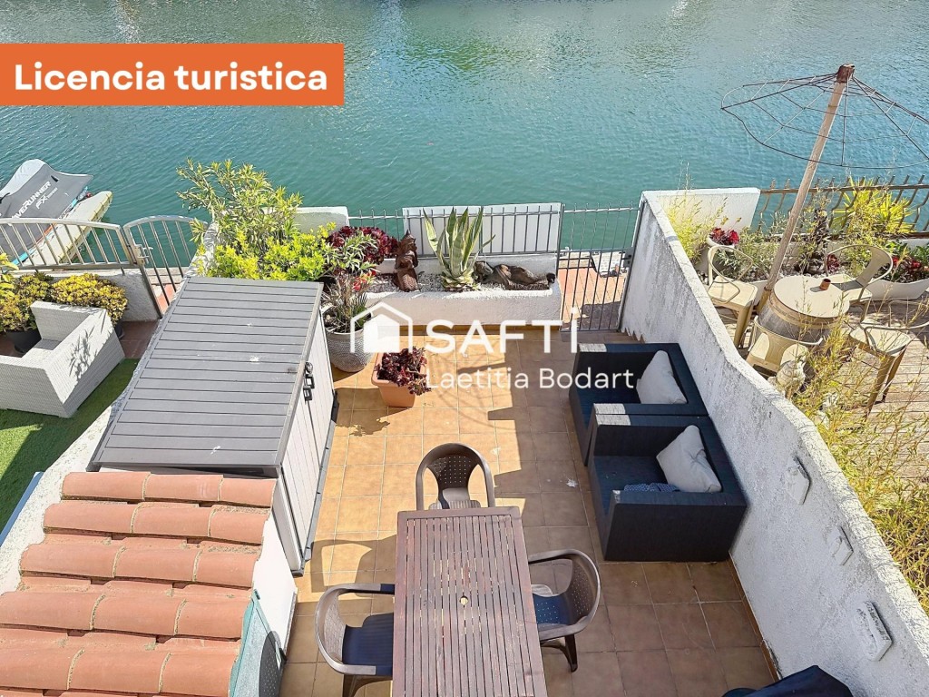 Imagen 2 de Casa de pescador con licencia turística – Canal principal – Empuriabrava